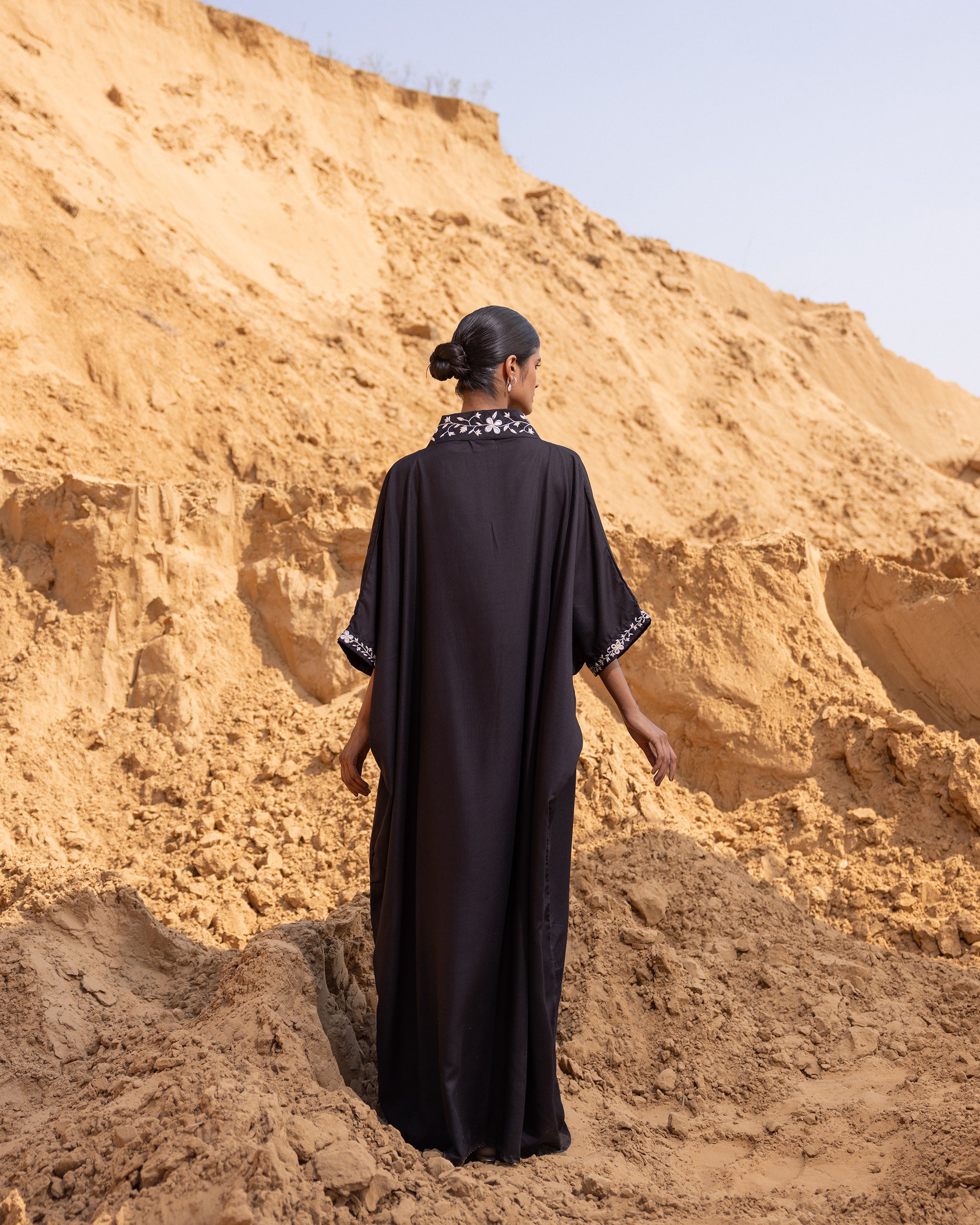 Linear Kaftan - Black