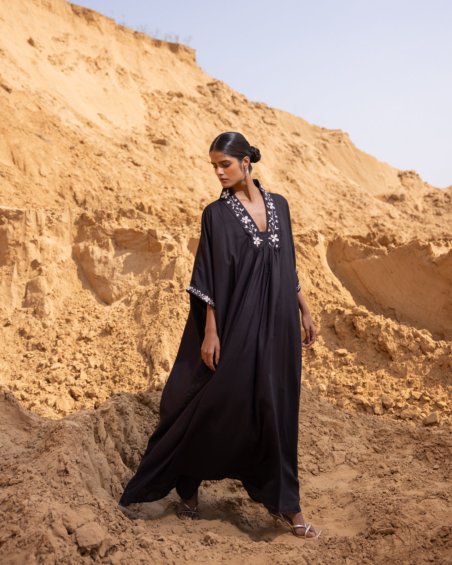 Linear Kaftan - Black